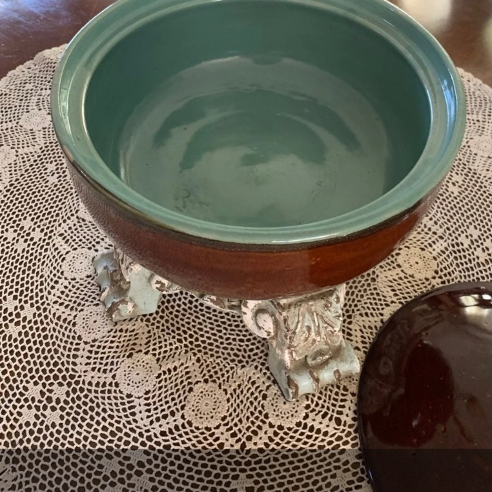 Vintage Country Style covered casserole dish with a turquoise interior glaze